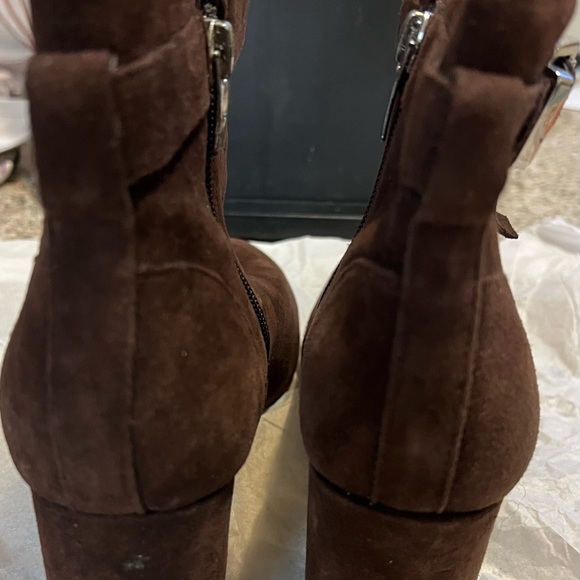 MARC FISHER BROWN BOOTS - Picture 2 of 9